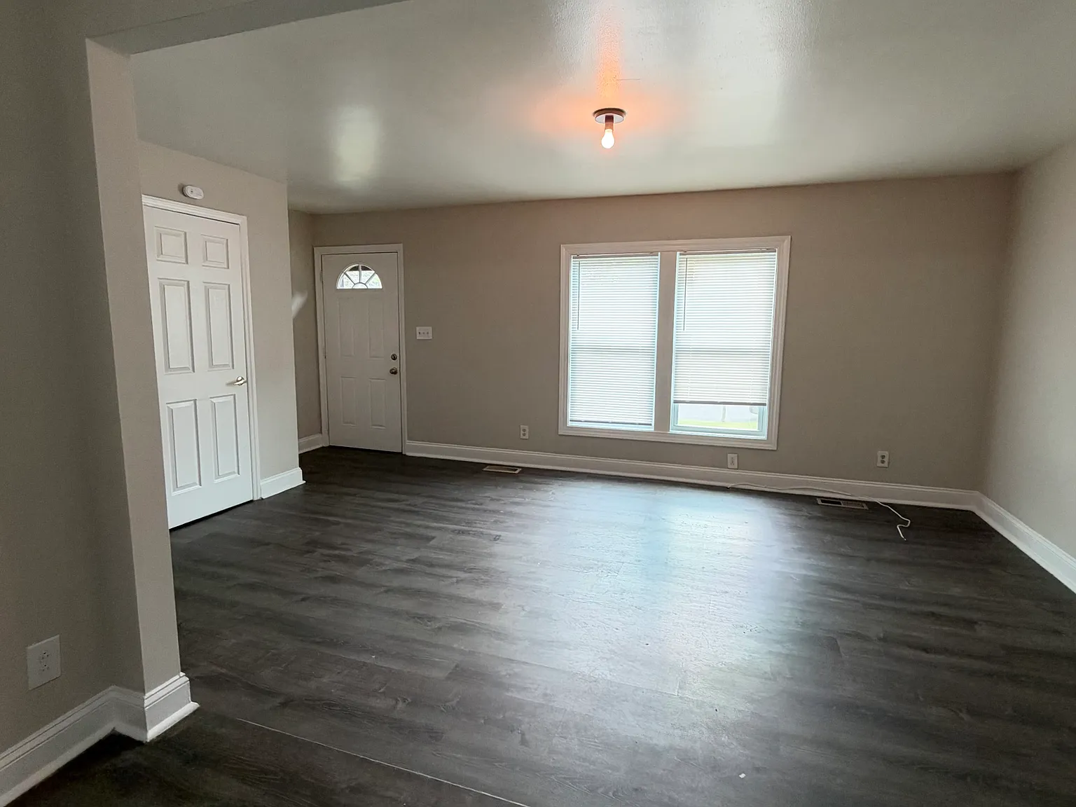 4 bed, 1222 sqft, $2,200 — Photo 2