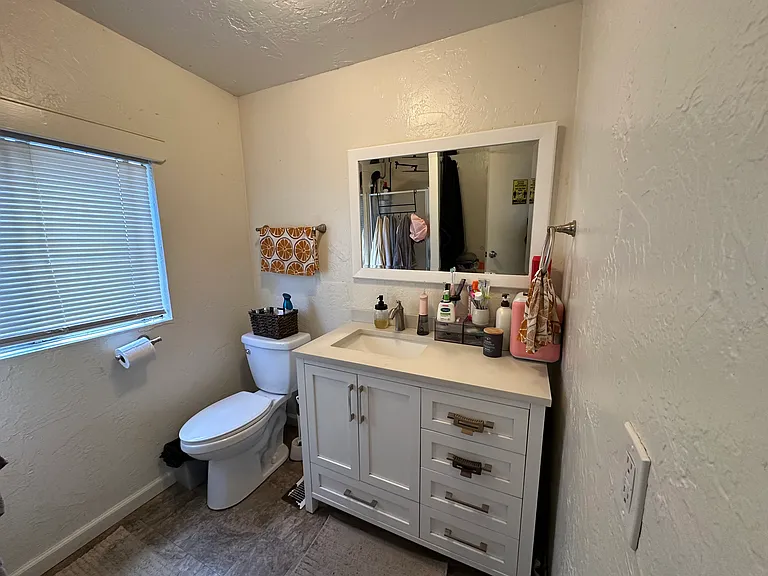 1022 Ivy St — Photo 7
