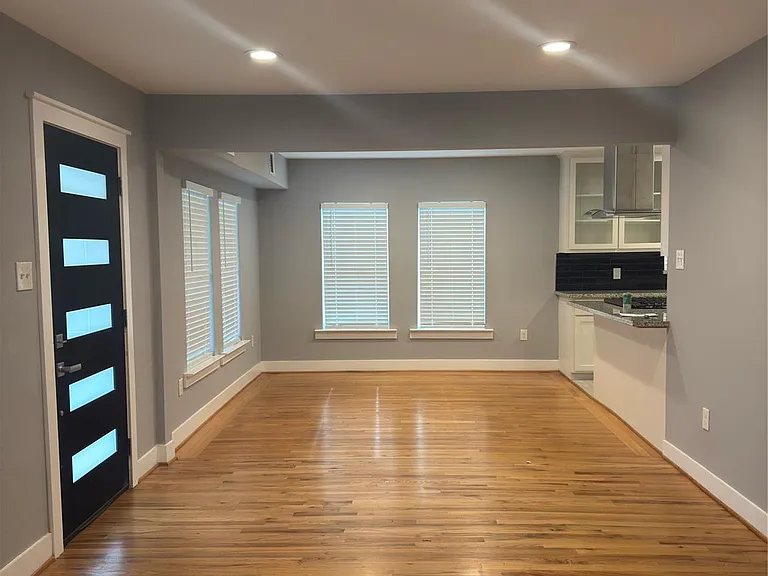 515 Caplin St — Photo 5