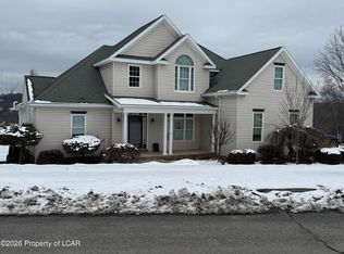 121 Jeffrey Dr, Sugarloaf, PA 18249