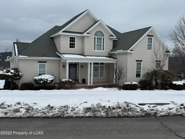 121 Jeffrey Dr, Sugarloaf, PA 18249