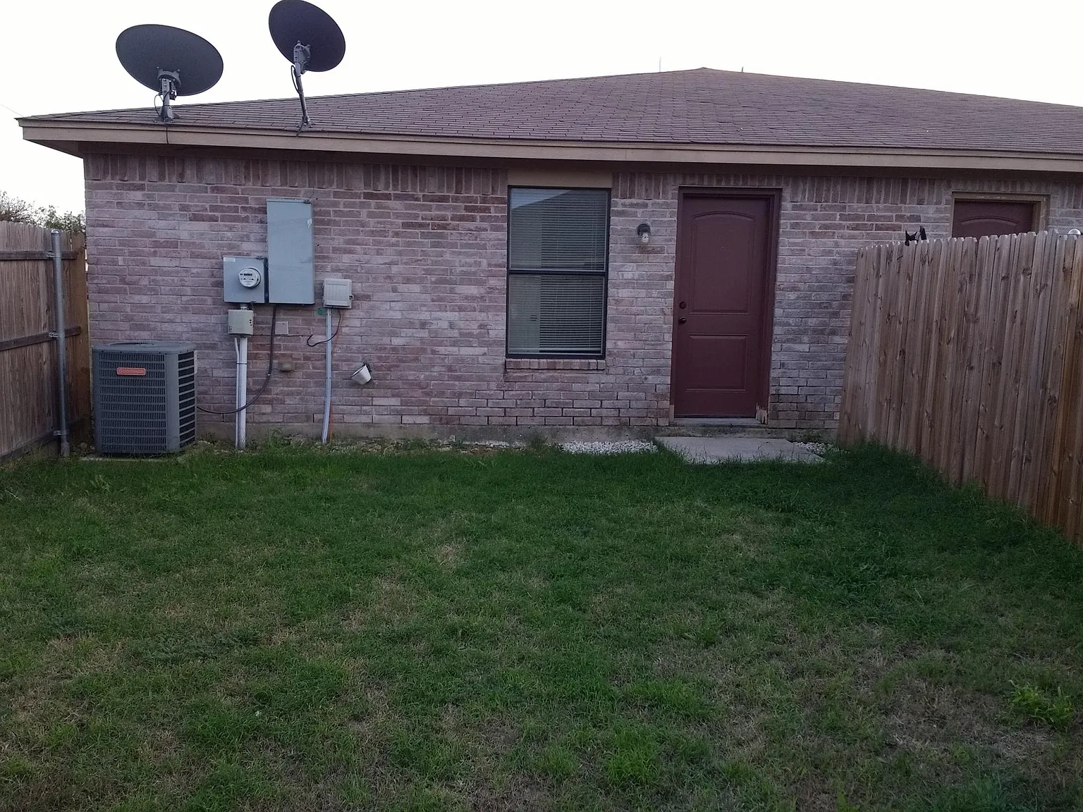 3 bed, 1100 sqft, $1,600 — Photo 2