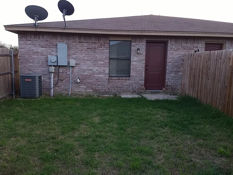 8124 Doreen Ave — Photo 2
