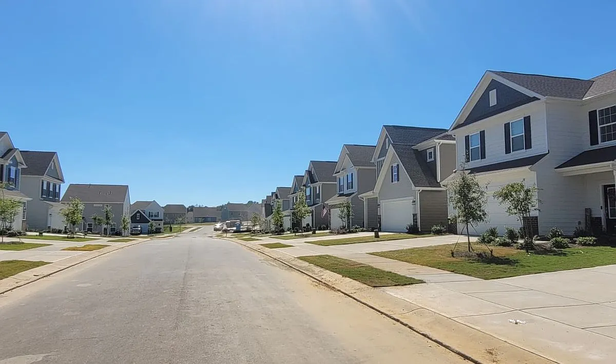 4 bed, 2.5 bath, 2158 sqft, $2,499 — Photo 2