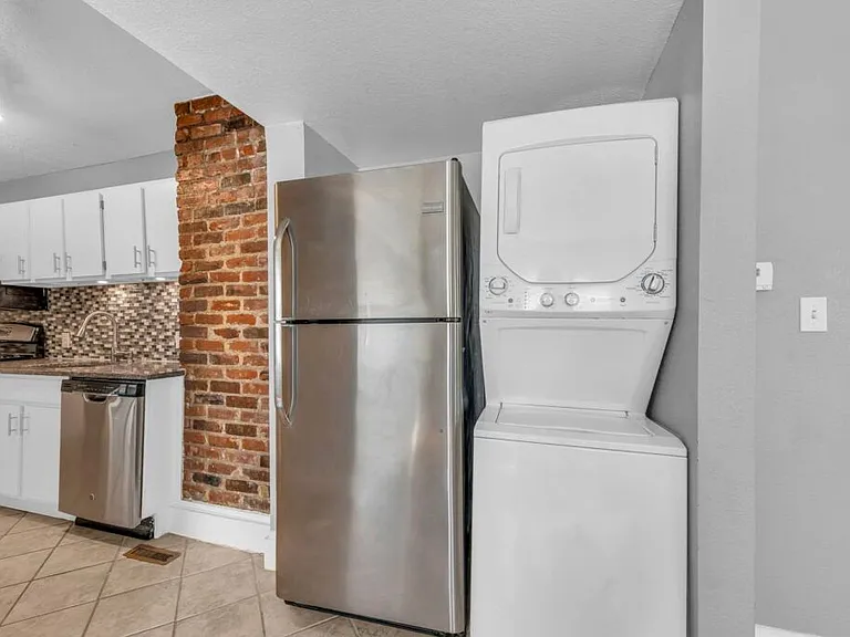 4226 Locust St — Photo 17