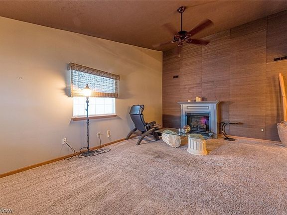 3rd image of 1830 Royal Oak Dr Unit 1830