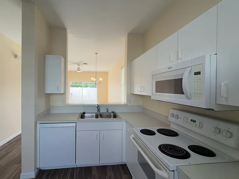 3612 Pine Oak Cir — Photo 4