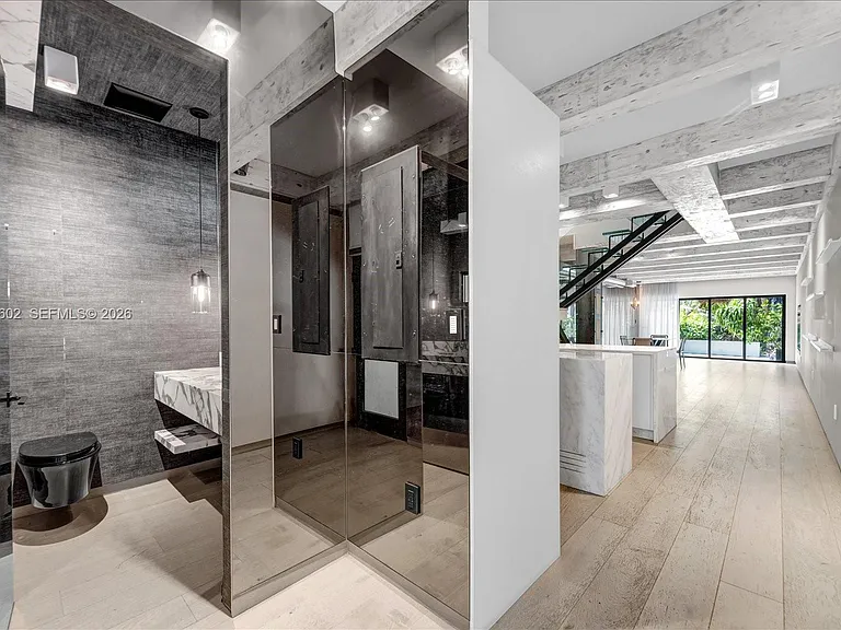 6011 N Bayshore Dr #8-D — Photo 9