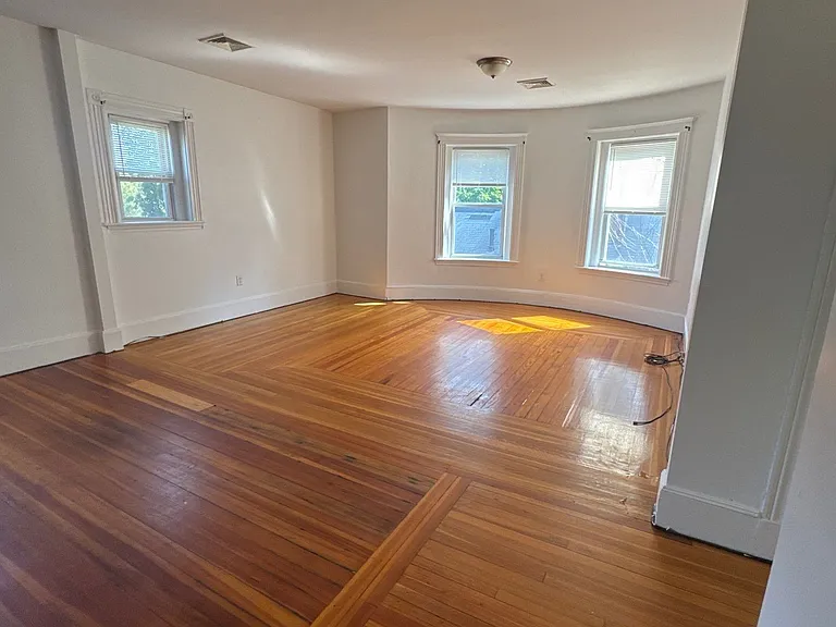 12-14 Lyndhurst St #2A — Photo 3
