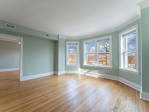 3rd image of 845 Lyman Ave #3S