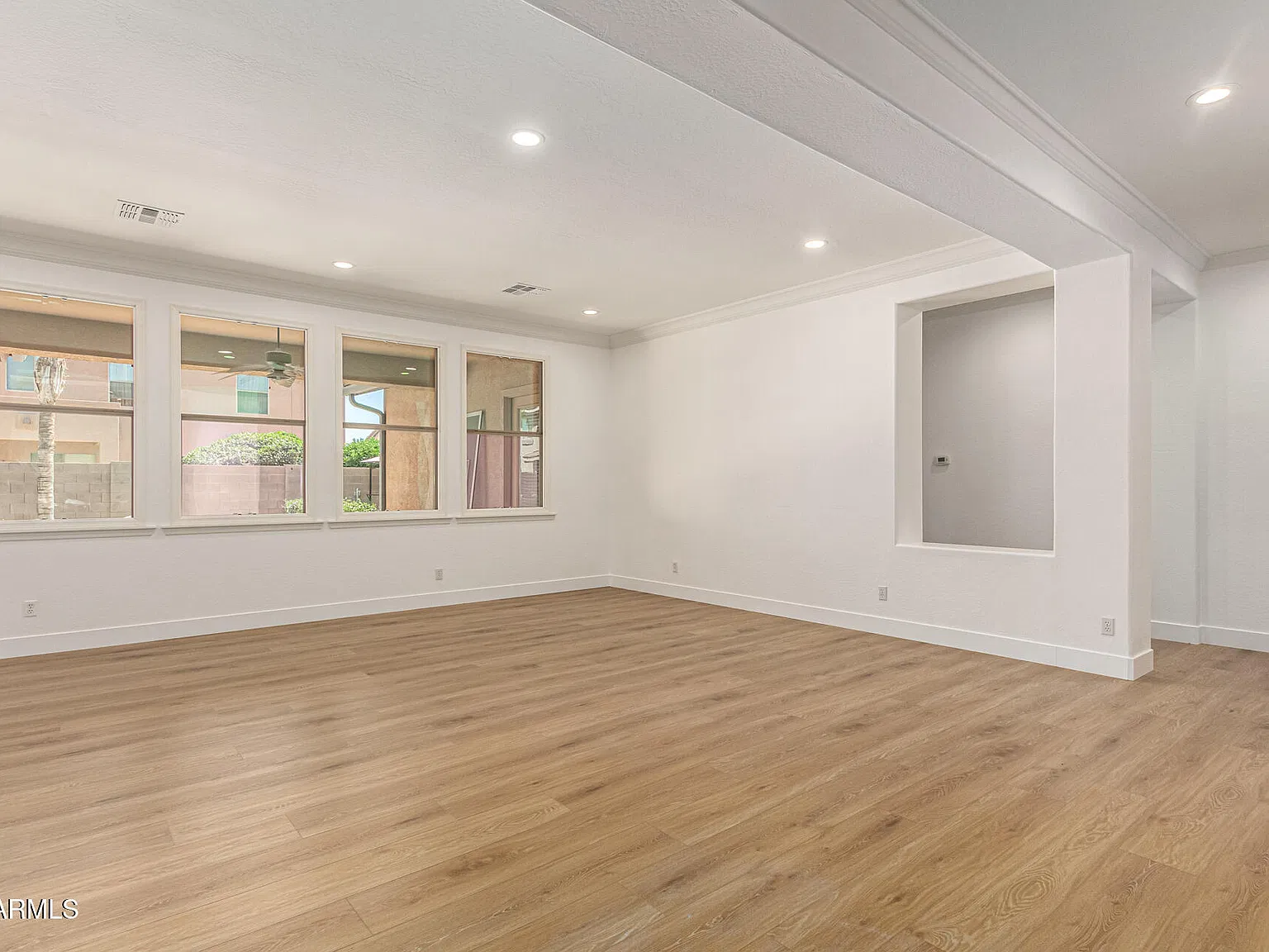 5 bed, 3.0 bath, 2964 sqft, $4,350 — Photo 2