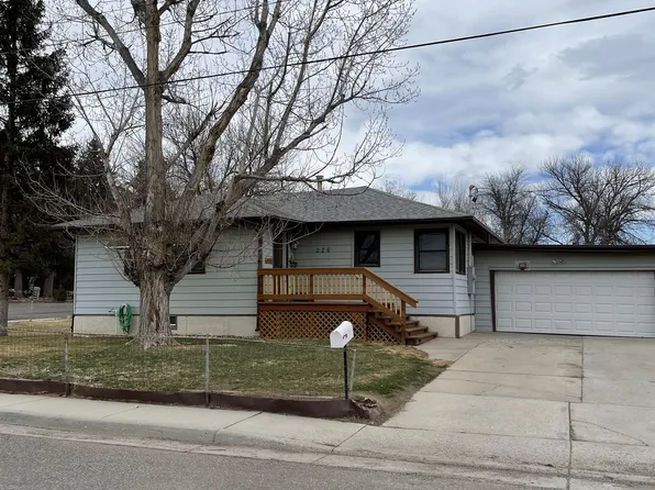 226 N 9th St, Thermopolis, WY 82443
