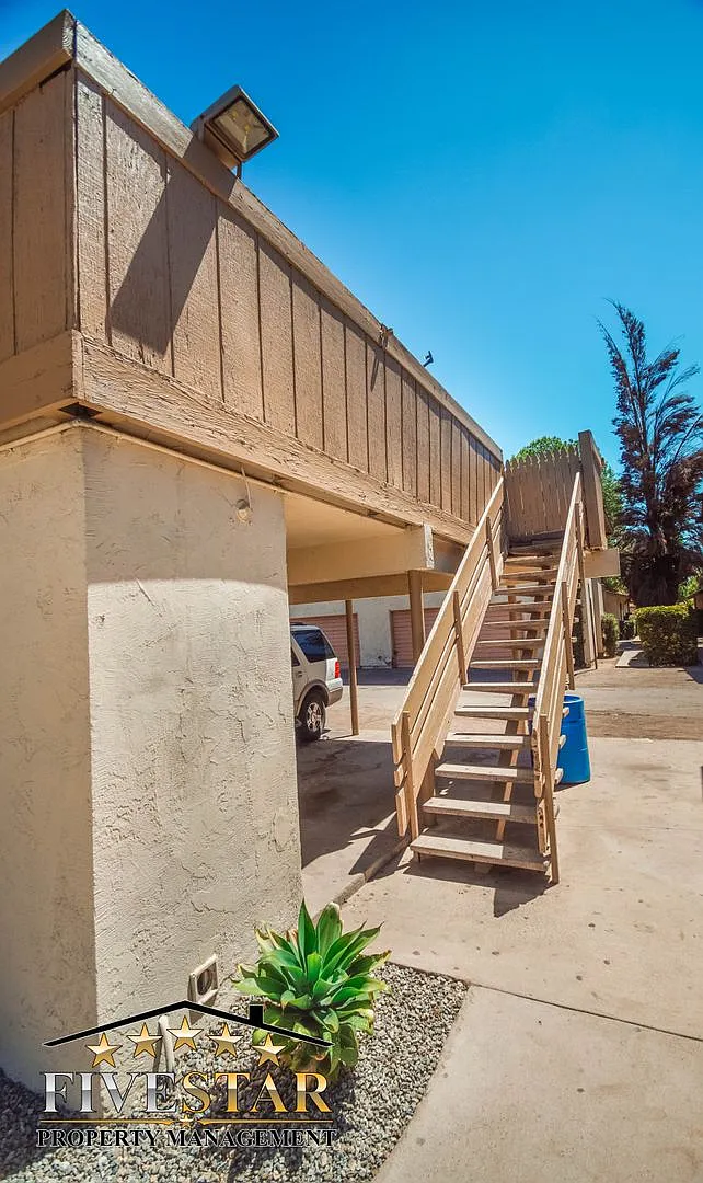 904 Valhalla Dr — Photo 3