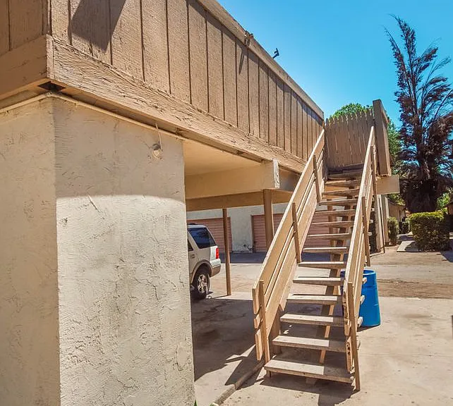 904 Valhalla Dr — Photo 3