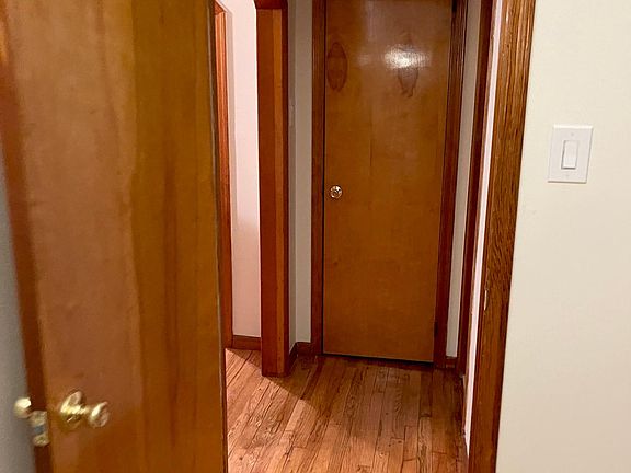4th image of 824 Edgegrove Ave
