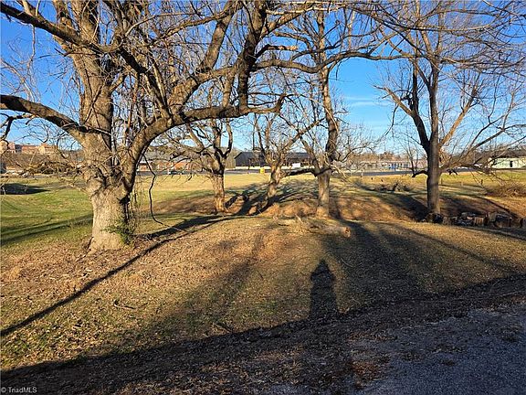 4th image of Willow Ln