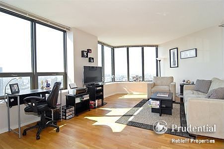 2nd image of 400 N Lasalle St #3810