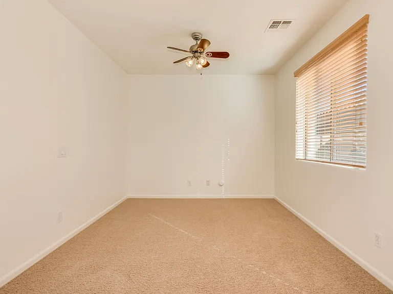 5733 W Plum Rd — Photo 4