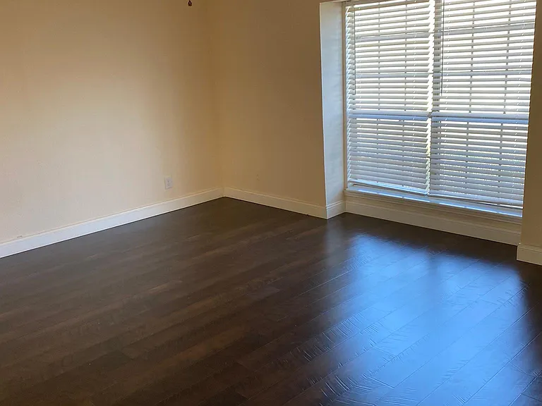 2421 Lakeview Cir — Photo 4