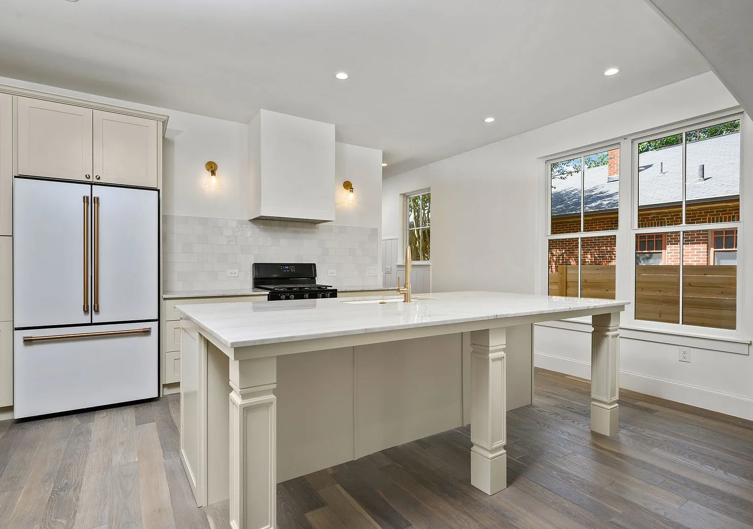 1113 West 22 1/2 Street — Photo 2
