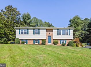 4592 Hillside Ct, Warrenton, VA 20187