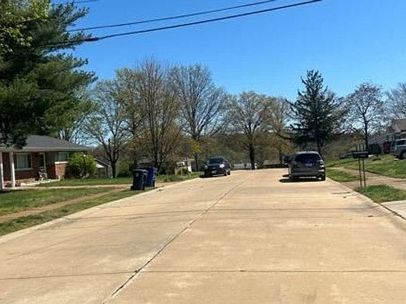 4th image of 8709 Madeira Dr