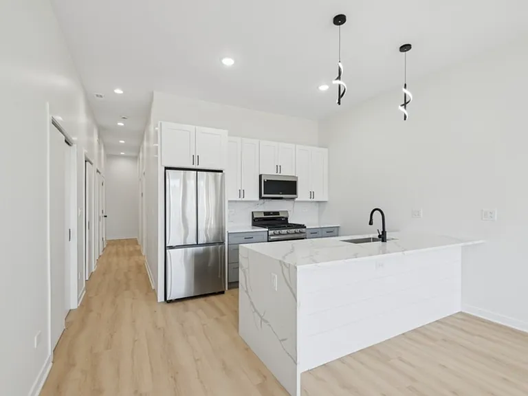 1052 N Central Park Ave #1 — Photo 1