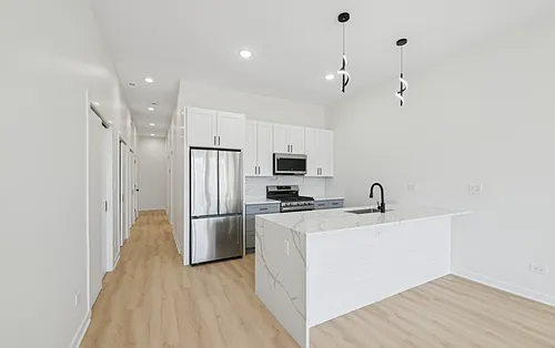 1052 N Central Park Ave #1 Photo 1