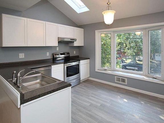 3rd image of 1017 Spray Ave
