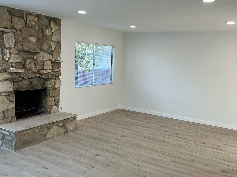 7600 Goddard Ave — Photo 7