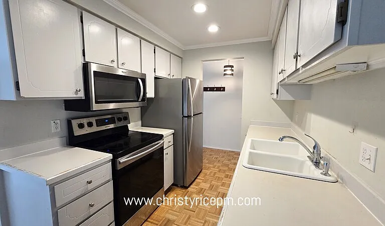 11010 NE 68th St #627 — Photo 4