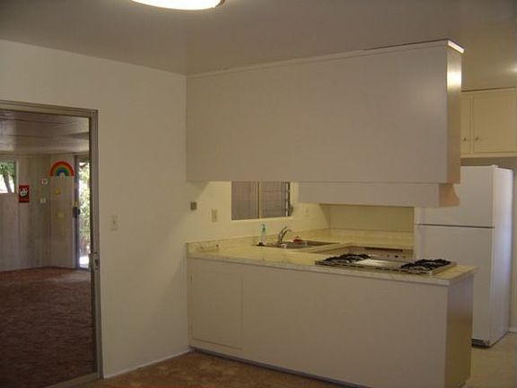 4th image of 1549 Country Crest Dr