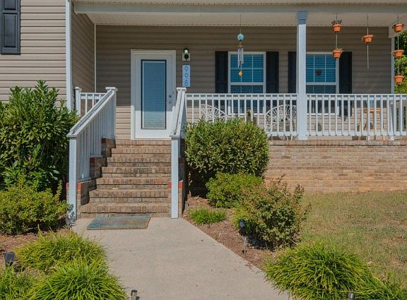 2nd image of 998 Hiram Ave