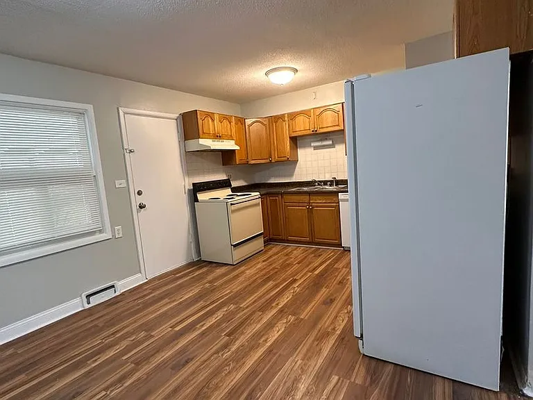 6904 Longview Rd — Photo 3