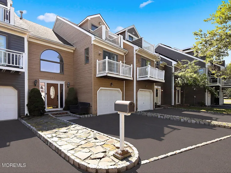 137 Marina Bay Ct — Photo 1