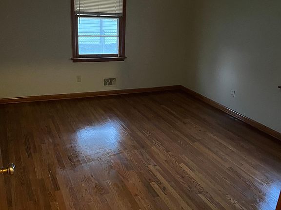 4th image of 813 NW B St
