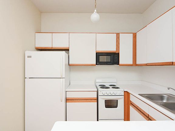 2nd image of 635 W Barry Ave #502