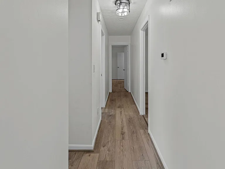 6096 Hillpine Dr — Photo 17