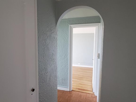 5th image of 2502 Barnes Ave APT 5C