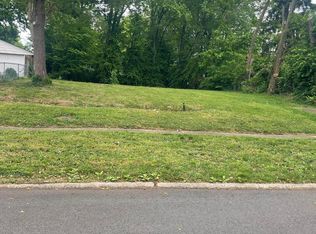 5703 Ridgecrest Rd, Louisville, KY 40218