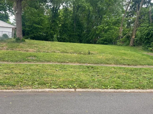 5703 Ridgecrest Rd, Louisville, KY 40218