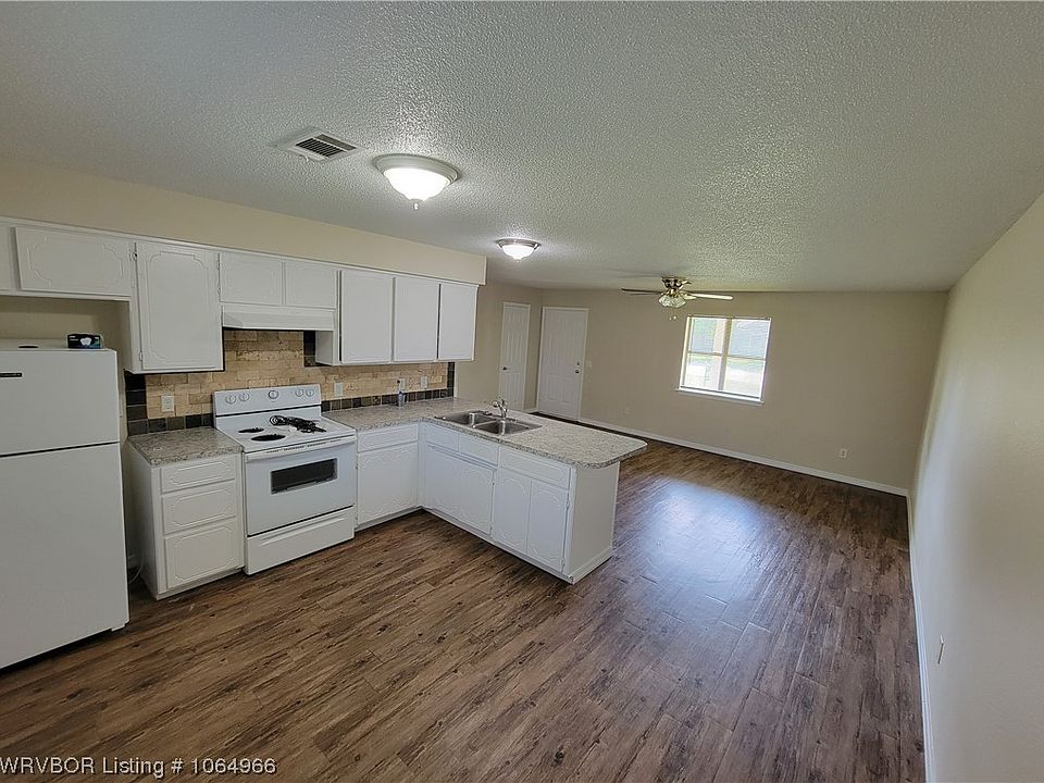 2nd image of 419 Eastgate Dr