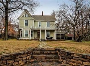 208 W Bush St, Prairie Grove, AR 72753
