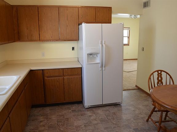 3rd image of 226 N Oakhill Ave