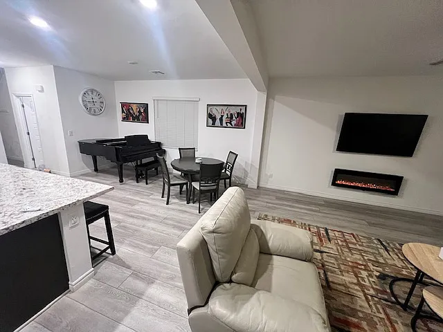 4372 Panoramic View Ave — Photo 7
