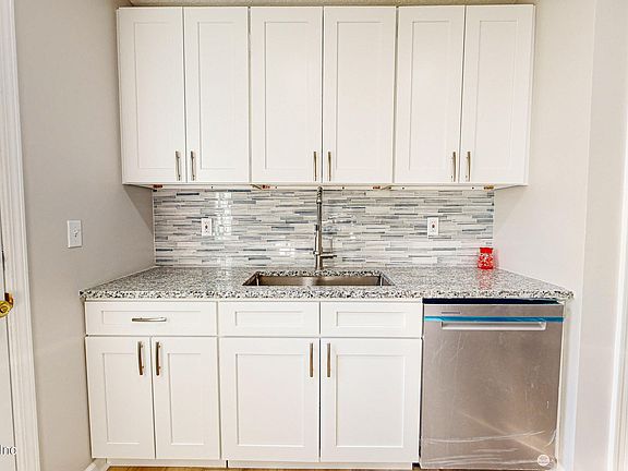 4th image of 8121 COCOA Avenue