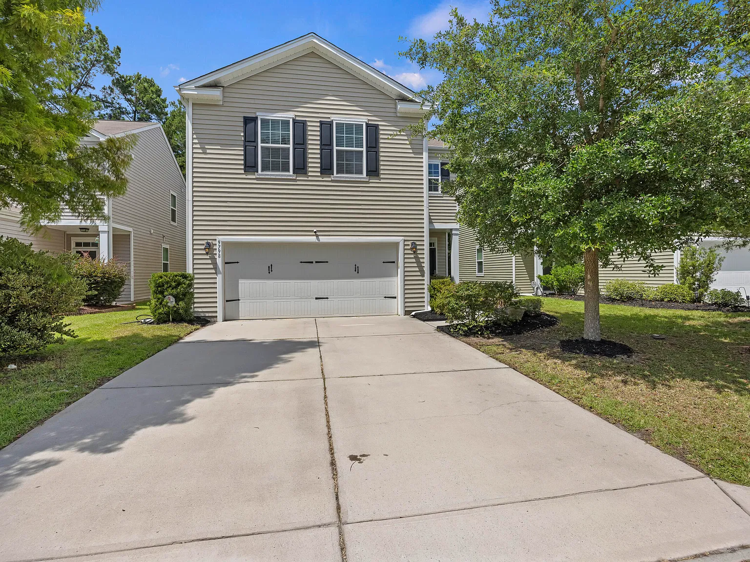 4 bed, 2.5 bath, 2264 sqft, $2,800 — Photo 1
