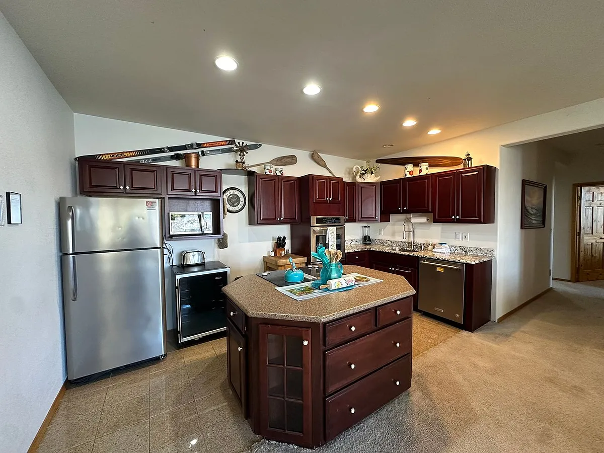 Building Photo - 7371 Ridgeview Dr