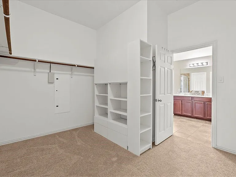 2120 Red Timber Ct — Photo 32