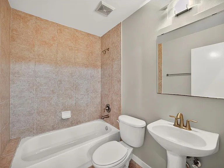 6016 Truro St — Photo 23